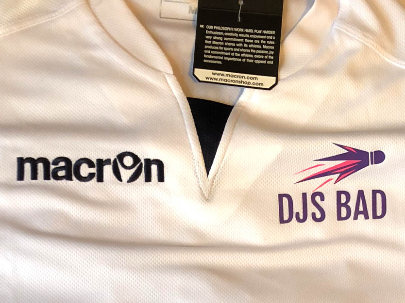 You are currently viewing Le nouveau t-shirt DJS Bad est en vente